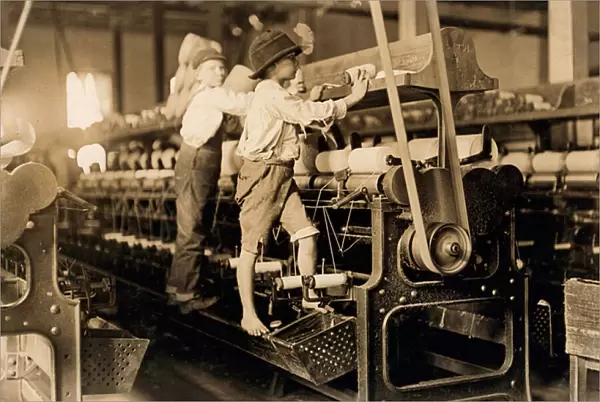 Spindle boys in Georgia cotton mill c. 1909 (photo)