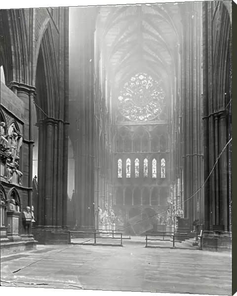 Interior of the North Transept, Westminster Abbey, London (b / w photo)