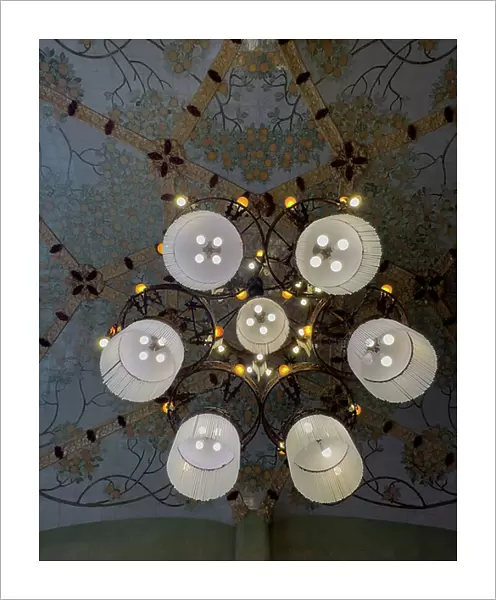 Chandelier in the refectory, Pere Mata Institute, Reus, 1897-1912 (photo)