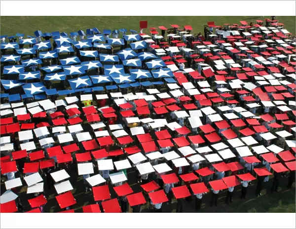 More than 1, 200 service members create a human flag