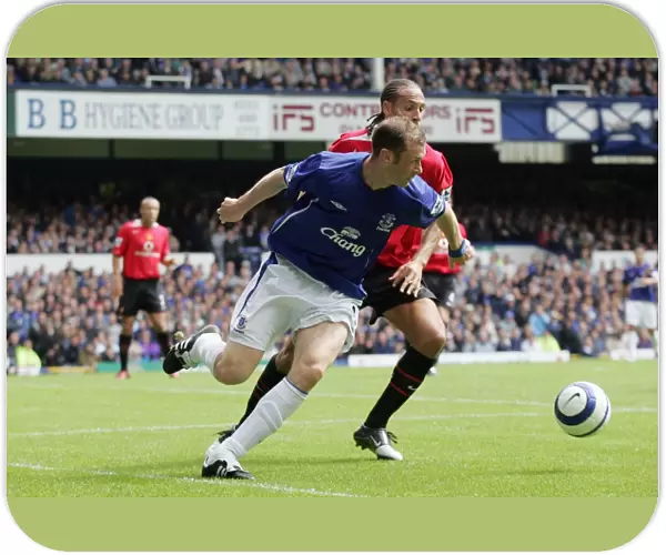 Duncan Ferguson vs. Rio Ferdinand: A Football Rivalry Unfolds in Everton's Season Opener