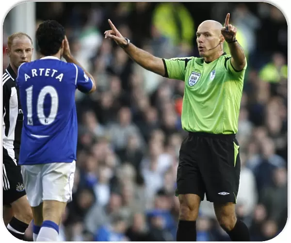 Howard Webb Referees Everton vs Newcastle United in the Barclays Premier League (08 / 09), Goodison Park