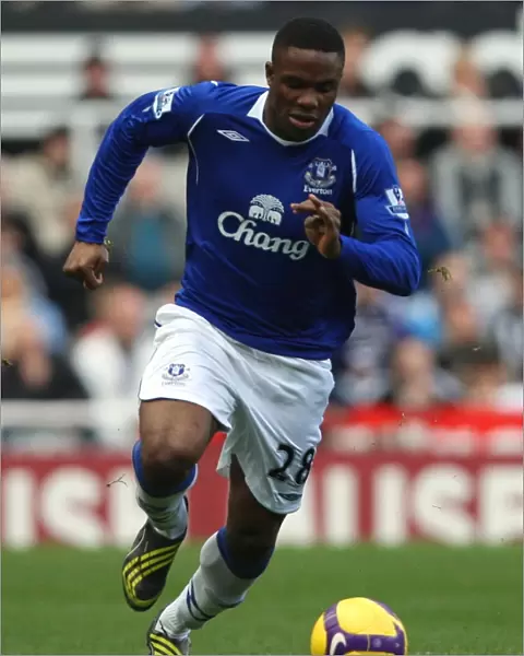 Victor Anichebe's Top Performances: Everton's Thrilling Moments from the 08 / 09 Season