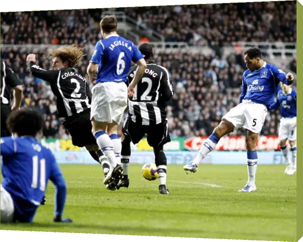 Lescott's Strike at St. James Park: Everton vs. Newcastle United (08 / 09)