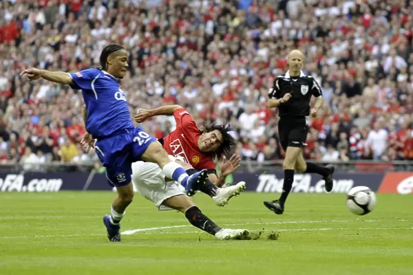 Tevez Threatens: Everton vs Manchester United FA Cup Semi-Final - A Stunning Showdown at Wembley