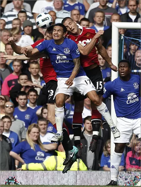 Determined Tim Cahill: Everton's Battle Against Manchester United in the Premier League at Goodison Park