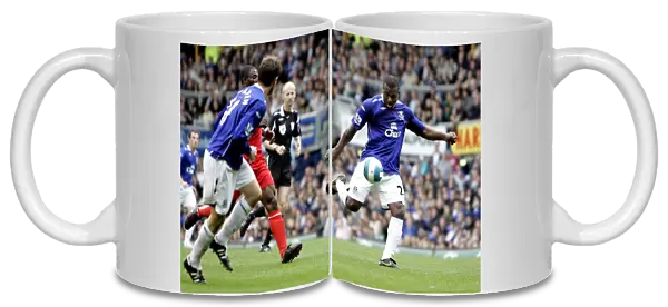 Football - Everton v Middlesbrough Barclays Premier League - Goodison Park - 30  /  9  /  07 Evertons Yakubu has a shot on goal Mandatory Credit: Action Images  /  Keith