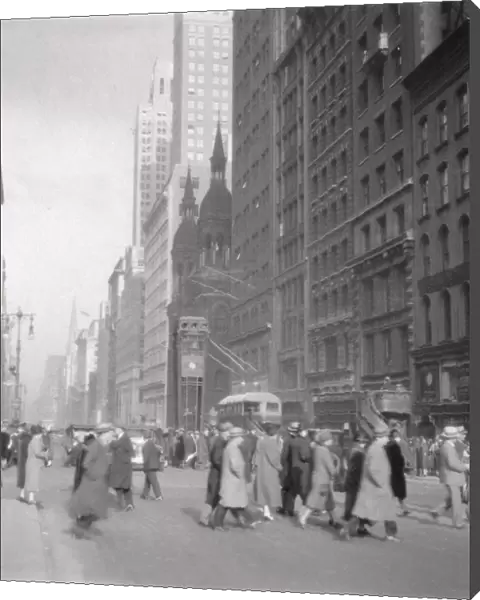 5th Avenue, New York City, USA, 20th century. Artist: J Dearden Holmes