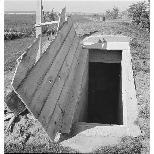Storage cellar on Botner farm, Nyssa Heights, Malheur County, Oregon, 1939. Creator: Dorothea Lange