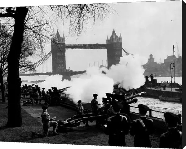 Tower Bridge The Honourable Artillery Company fire a salute for the Death of King George VI