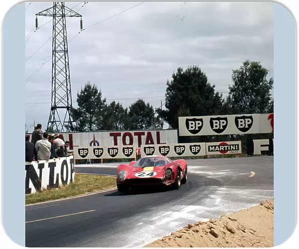 1967 LE MANS 24 HOURS W. Mairesse  /  'Buierlys'- Ferrari 330P4 Le Mans, France