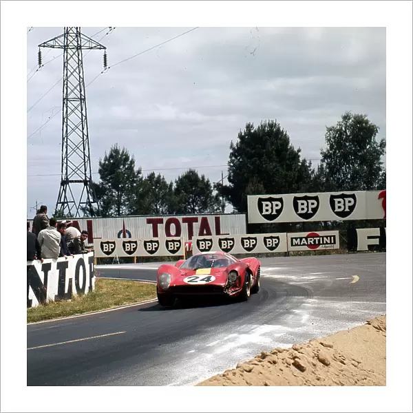 1967 LE MANS 24 HOURS W. Mairesse  /  'Buierlys'- Ferrari 330P4 Le Mans, France