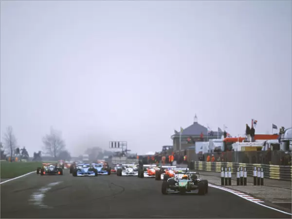 Antonio Pizzonia-Manor Motorsport-Leads at start