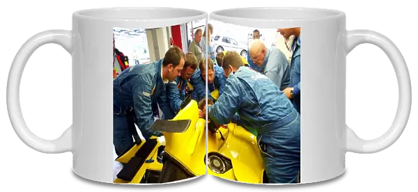 Formula One World Championship: The marshals practice a driver extraction from a Jordan EJ12