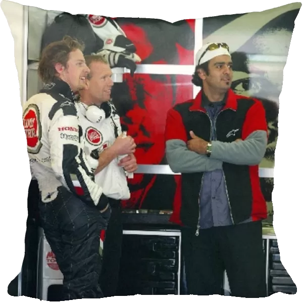 Formula One Testing: Jenson Button BAR talks with his Fitness Trainer Phil Young and PJ Rashidi Alpine Stars F1 Co-Ordinator