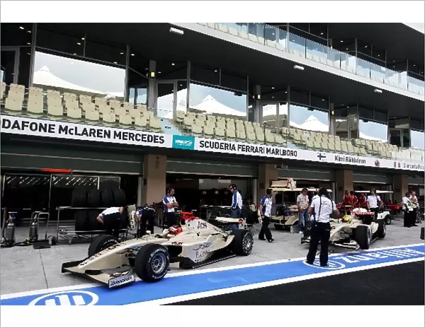 GP2 Asia Series: Max Chilton Barwa Addax Team in the pits