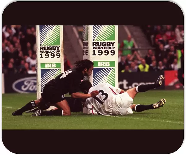 Phil de Glanville scores a try for England against the New Zealand All Blacks at