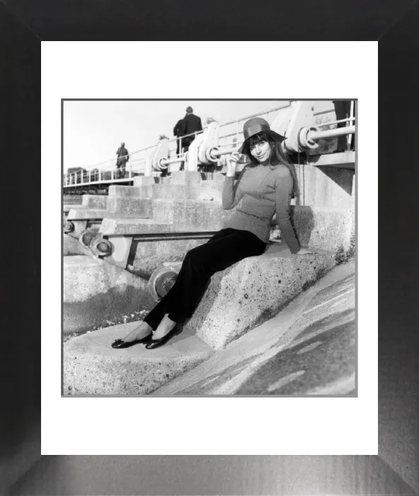 Framed Print : Black and white print of Cyd Hayman in a glamorous pose Framed Print : Black and white print of Cyd Hayman in a glamorous pose