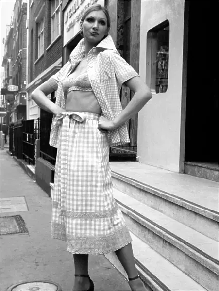 Summer fashions in London. Jean Varon, collection. February 1975 75-00789-003