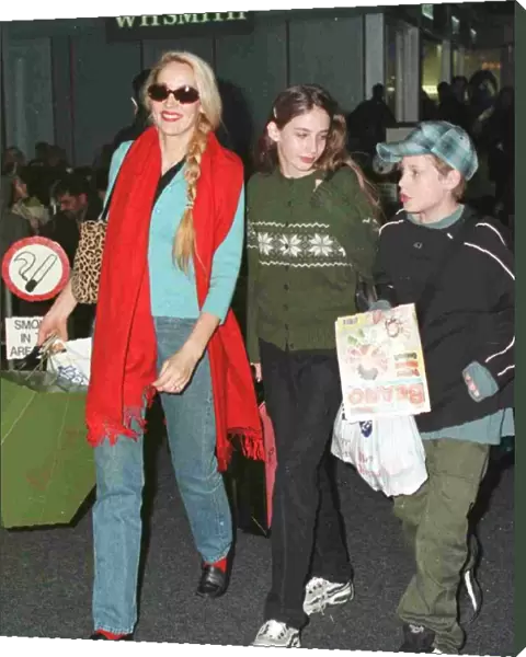 Jerry Hall and children Elizabeth Scarlet and James leaveing Heathrow for Christmas in