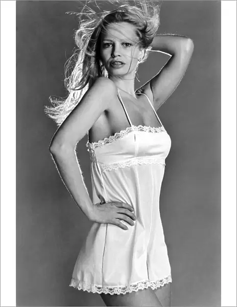 Fashion: Glamour: Model: Maj Britt. April 1975 75-1893-005