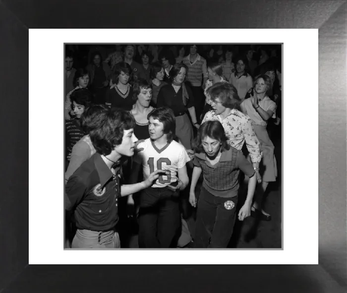 Framed Print : Wigan Casino Dancers 1975 Northern Soul Disco Print Framed Print : Wigan Casino Dancers 1975 Northern Soul Disco Print