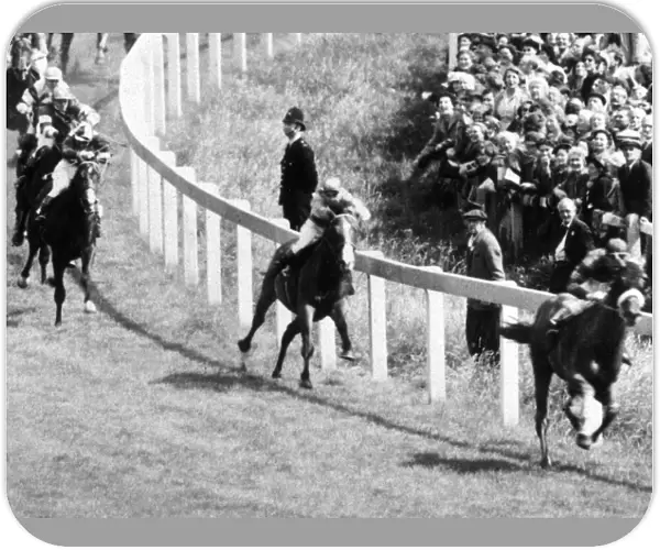 Epsom Derby 1953. Gordon Richards in second place during the race. (crop)