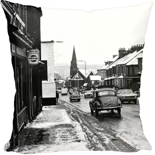 Traffic struggles along Bensham Bank, Gateshead, in the snow 23 Novemver 1971