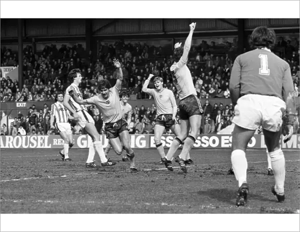 Stoke 0 v. Sunderland 1. April 1982 MF06-28-041 Local Caption Division 1 Football