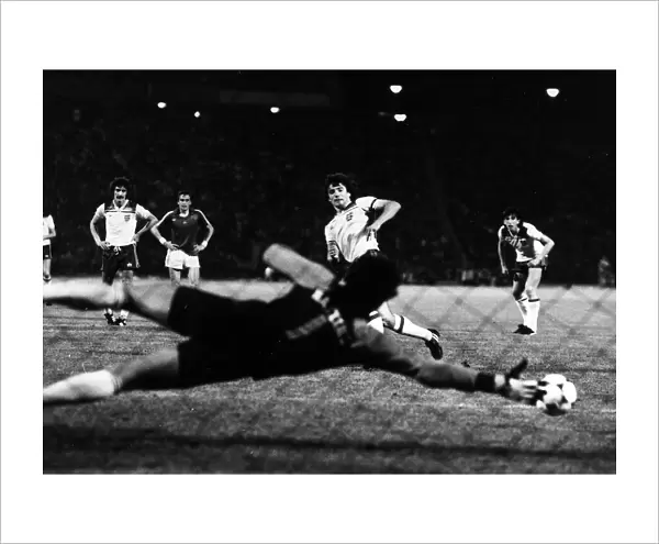 Kevin Keegan scores penalty for England against Hungary 1981 Football World Cup Qualifier