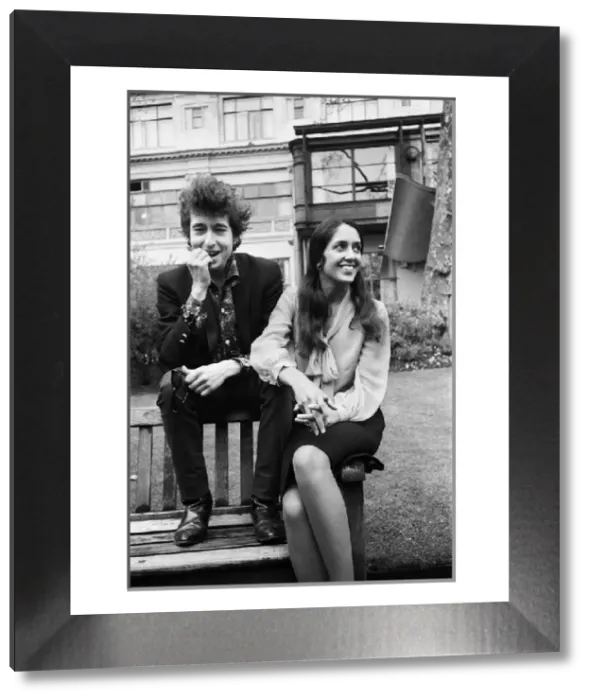 Framed Print : Bob Dylan and Joan Baez Print, Savoy Gardens London 1965 Framed Print : Bob Dylan and Joan Baez Print, Savoy Gardens London 1965