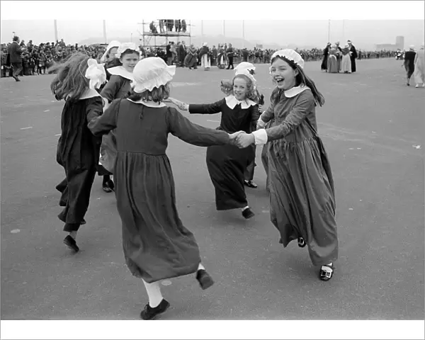 Mayflower May 1970 - Schoolchildren dressed as pilgrims dance on Plymouth hoe