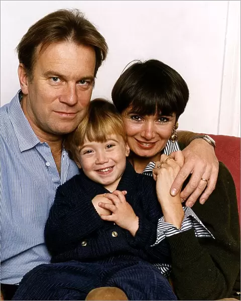 Nicky Henson Actor Singer with his wife Marguerite and son Keaton A©Mirrorpix