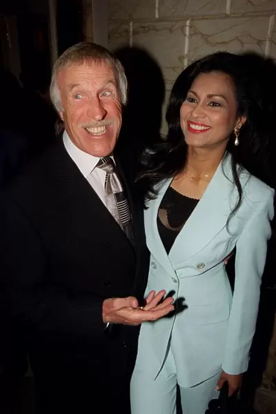 Bruce Forsyth Comedian  /  TV Presenter May 98 Arriving for the premiere of Saturday