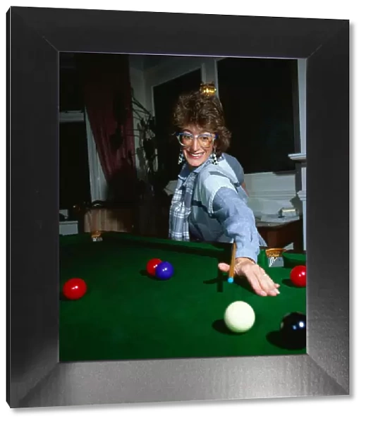 Maureen Lipman playing snooker November 1985
