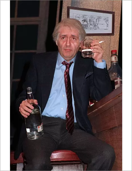 Tom Conti actor in the play Jeffrey Bernard is Unwell drinking