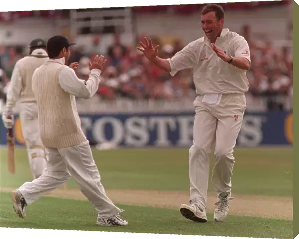 Angus Fraser and Mark Ramprakash celebrate after dismissing Cullinan at the 4th Test