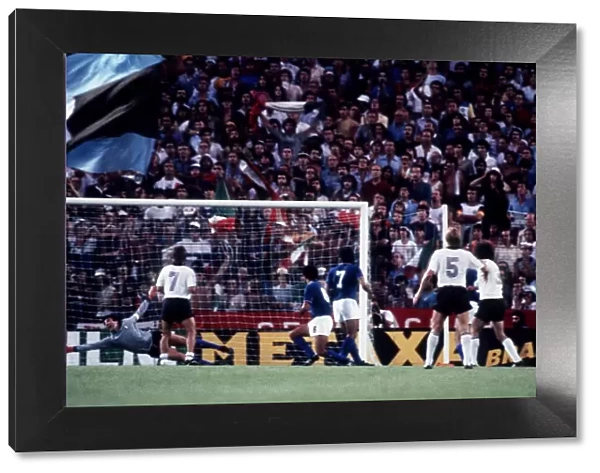 Italy 3 West Germany 1 World Cup 1982 football Final Paul Breitner 3 scores