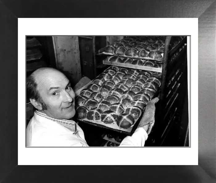 Framed Print : Hot Cross Buns by the Dozen, Franklyns, Cardiff 1991 Print