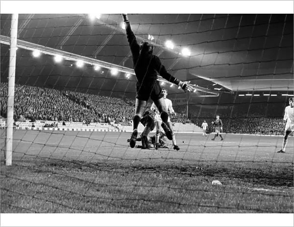 Liverpool (2) v. Servette (0). European Cup Winners Cup. September 1971 71-12067-014