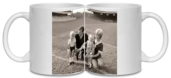 Bob Wilson and Children 1969 Arsenal Goalkeeper Football September 1969