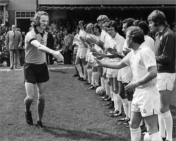 Wolverhampton Wanderers v Leeds. Doulan says farewell to Leeds players at his last match