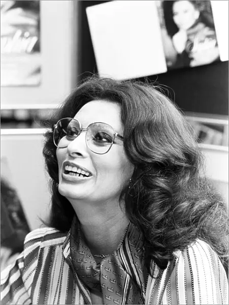 Sophia Loren, Actress at Hudsons Bookstore in Birmingham to promote her new book