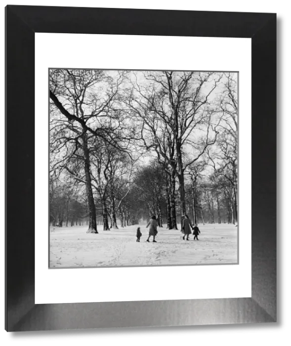 Framed Print : A Snowy Winter Scene in Hyde Park, London Print 1953