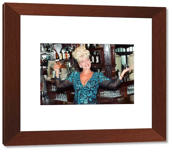 Coronation Streets Julie Goodyear pictured in a pub. 29th May 1994