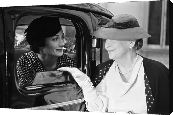 Olivia De Havilland and Jane Seymour as Wallis Simpson on the set of '