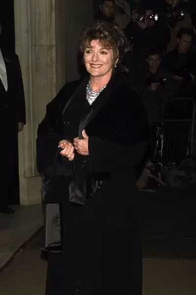 Brenda Blethyn arriving at the Savoy Hotel February 1999 for the Evening Standard