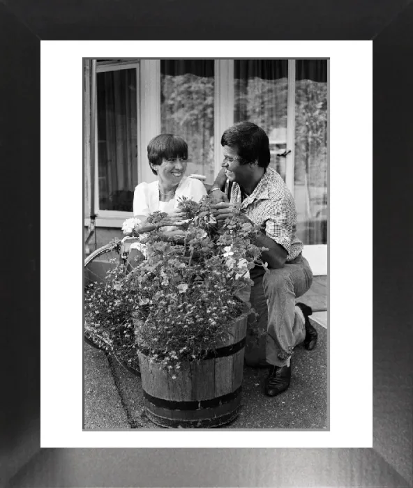 Framed Print : Tony Blackburn at Home with Sister Jacqueline Print 3rd September 1980
