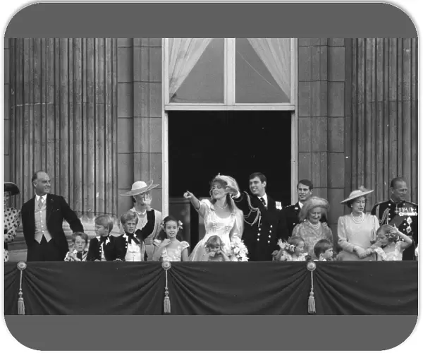 THE ROYAL FAMILY ON THE BALCONY OF BUCKINGHAM PALACE AFTER THE ROYAL WEDDING OF THE DUKE