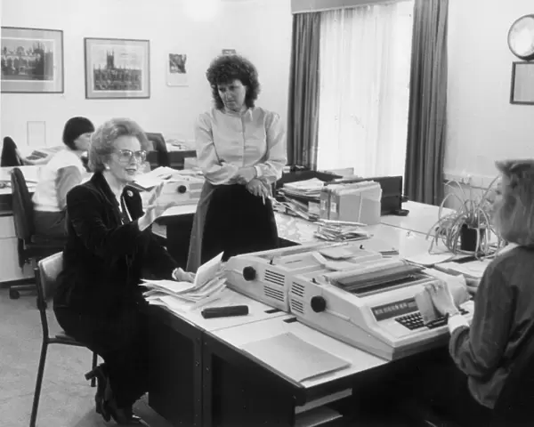 MARGARET THATCHER IN THE DOWNING STREET SECRETARIAL OFFICES - OCTOBER 1986